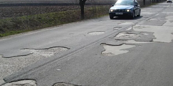Nu există strat de zăpadă pe drumurile din judeţ