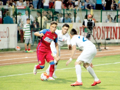 Steaua s-a chinuit la Botoşani, de unde a plecat cu toate cele trei puncte doar graţie arbitrului Alexandru TudorFOTOGRAFII: SPORPICTURES.eU