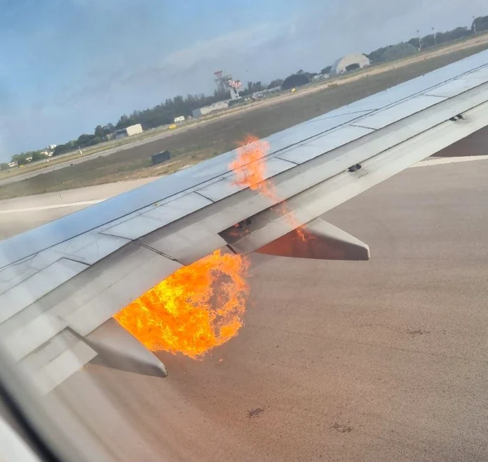 Motorul unui avion Ryanair a luat foc - Foto X