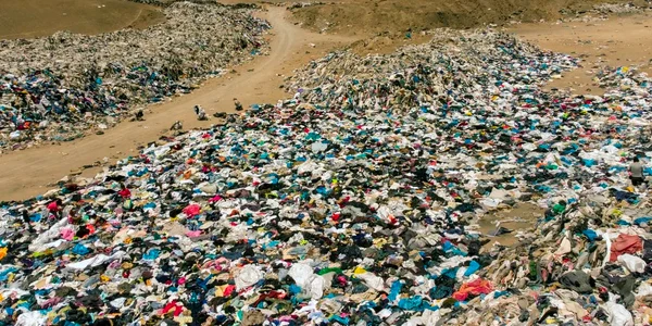 Haine aruncate în deșertul Atacama din Chile FOTO X jpeg