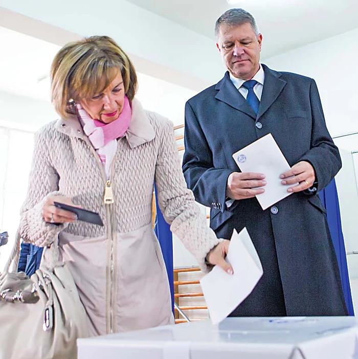 Klaus Iohannis a votat  la Sibiu, alături de soţia sa, Carmen