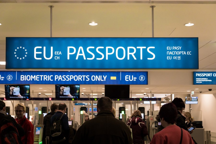 Cât și ce câștigă românii prin o aderare parțială la Schengen ANALIZĂ