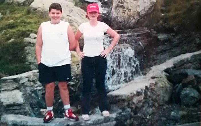 Carmen Gigină, alături de fiul ei, pe când erau o familie fericită