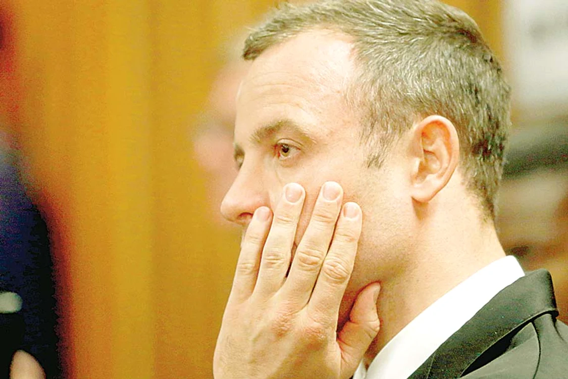 Marţi: De mai multe ori, Pistorius şi-a acoperit urechile pentru a nu mai auzi acuzaţiile martorilor