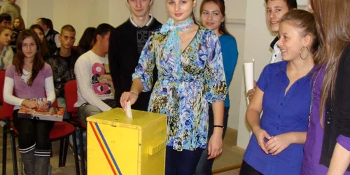 Liceeni din tot judetul au venit sa-si aleaga presedintele Consiliului Judetean al Elevilor