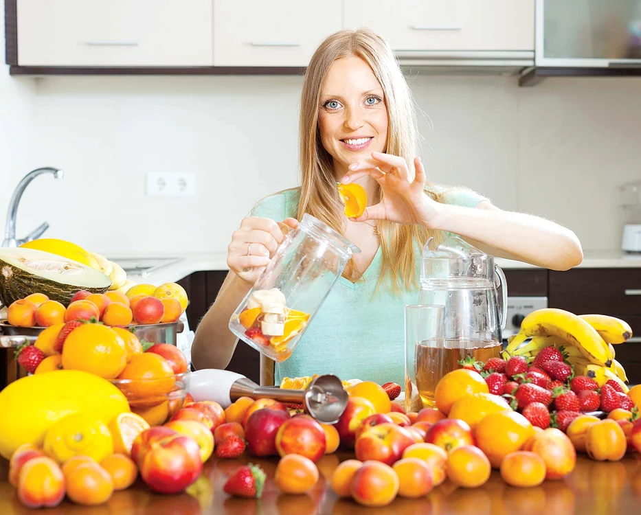 
    Aproape trei sferturi dintre femei spun că este important consumul de fructe şi legumeFoto: Shutterstock  