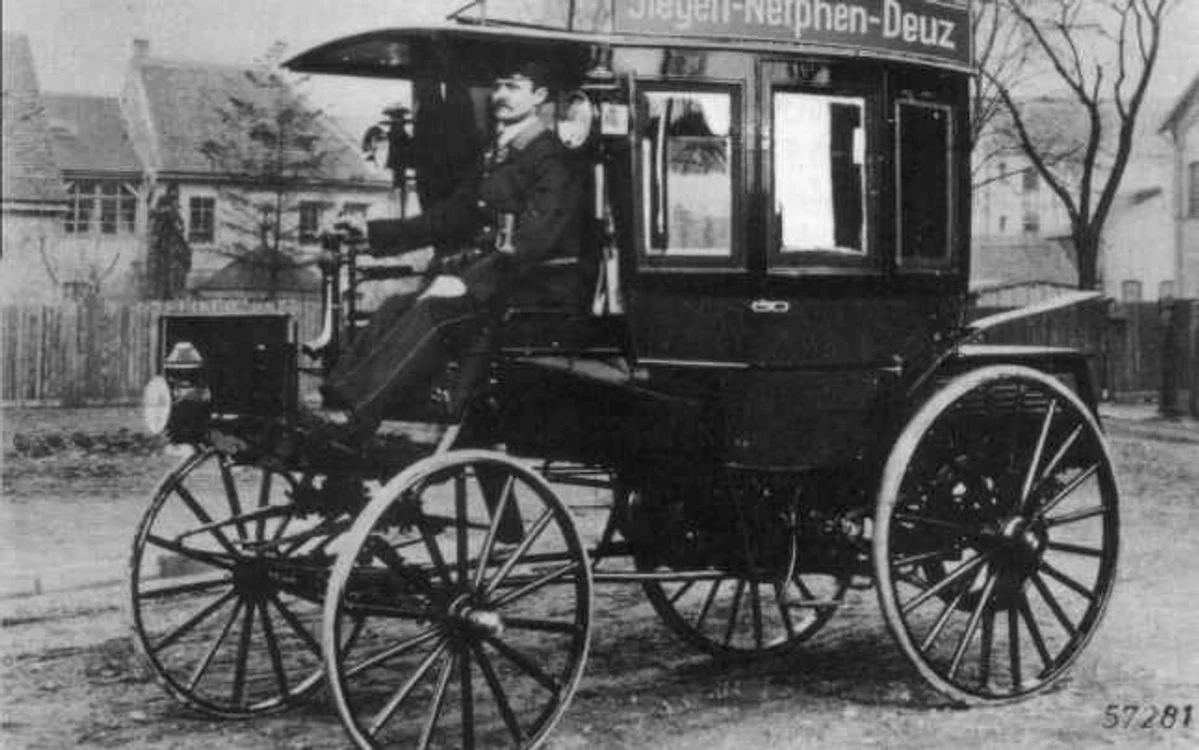 Astfel de autobuze au circulat în Germania, începând cu anul 1895. FOTO: wikipedia.org