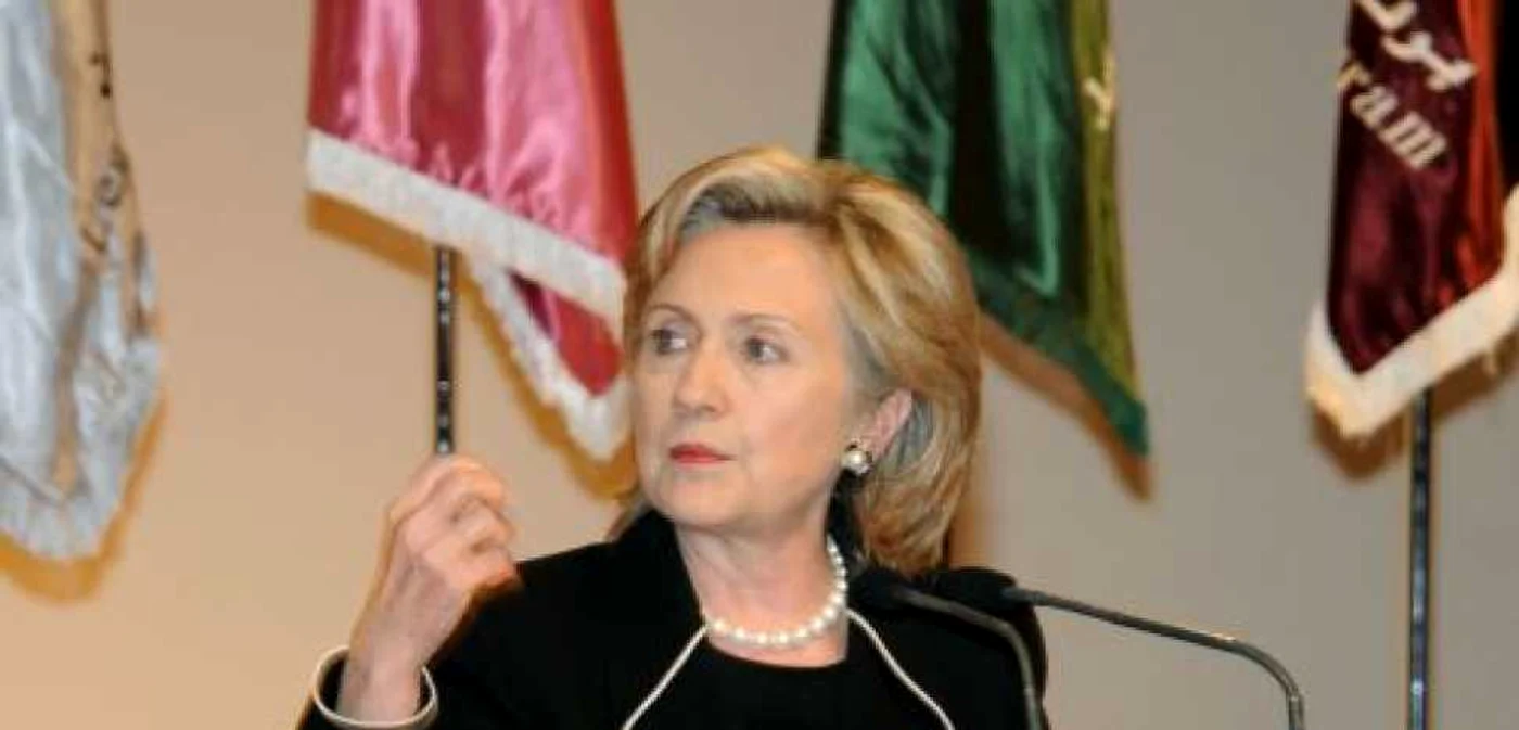 Hillary Clinton a explicat mass-media problemele mecanice apărute la avion