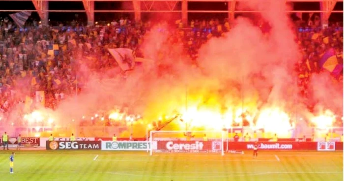 Suporterii Petrolului au creat o atmosferă incendiară pe stadionul „Ilie Oană“ 