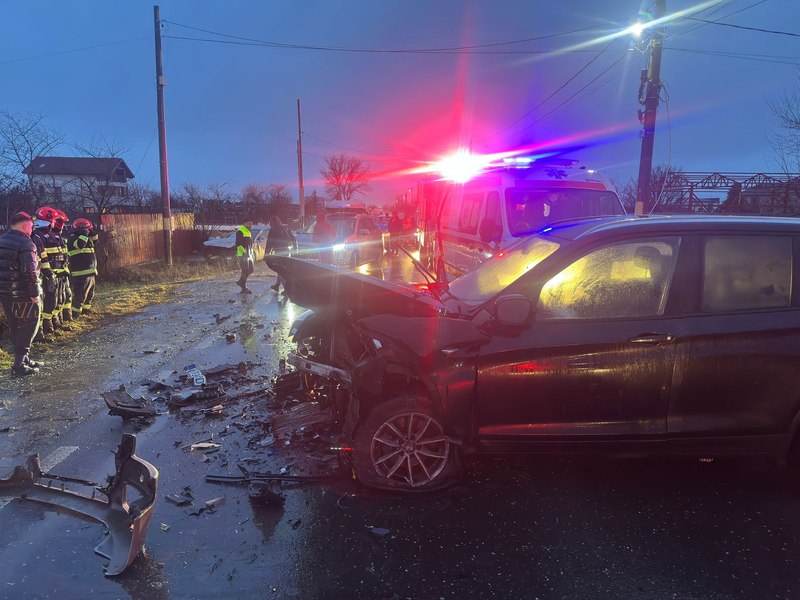 Accident grav pe DN 26, în județul Galați. Cinci persoane rănite, inclusiv un copil, după ce un șofer a intrat pe contrasens