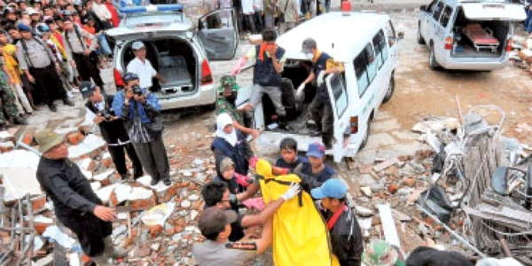 Peste 1.100 de morţi în Indonezia, potrivit bilanţului oficial