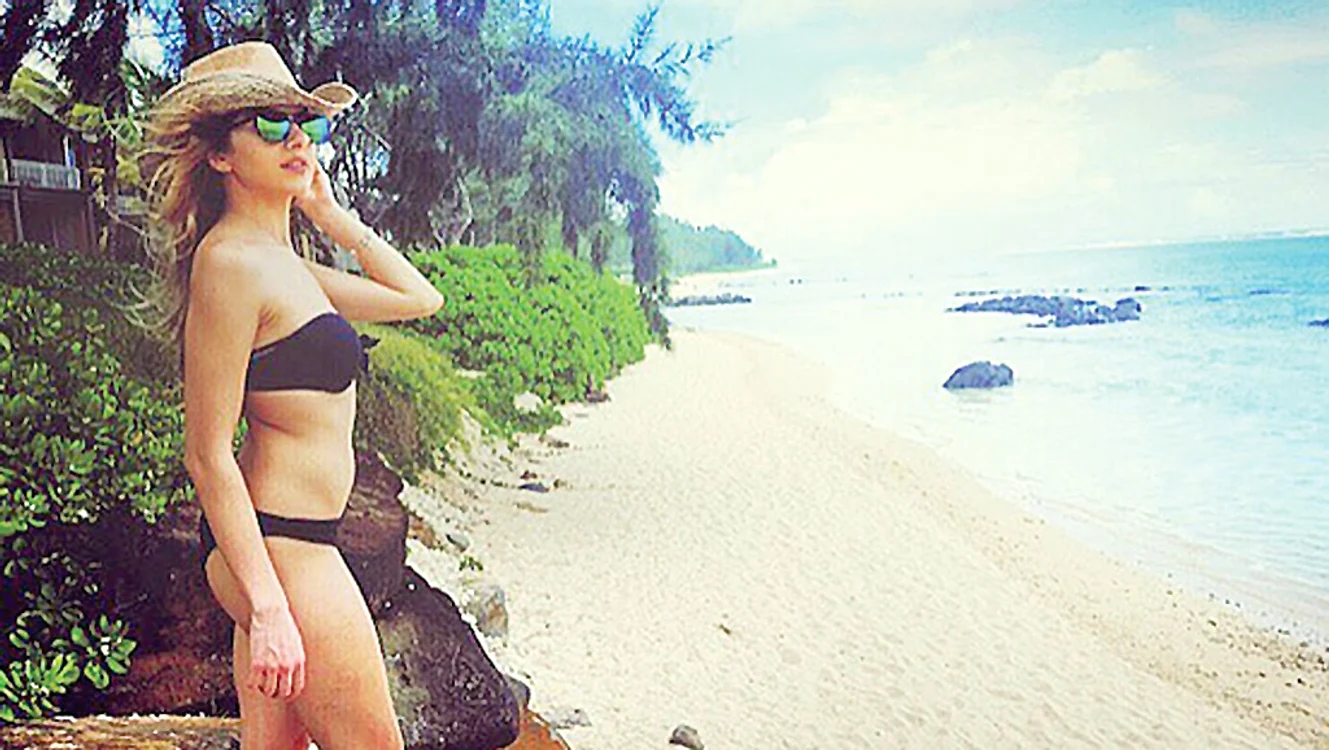 În vacanţa din Mauritius, Lidia Buble ne-a arătat ce corp sexy are, dar şi un selfie cu o ţestoasă