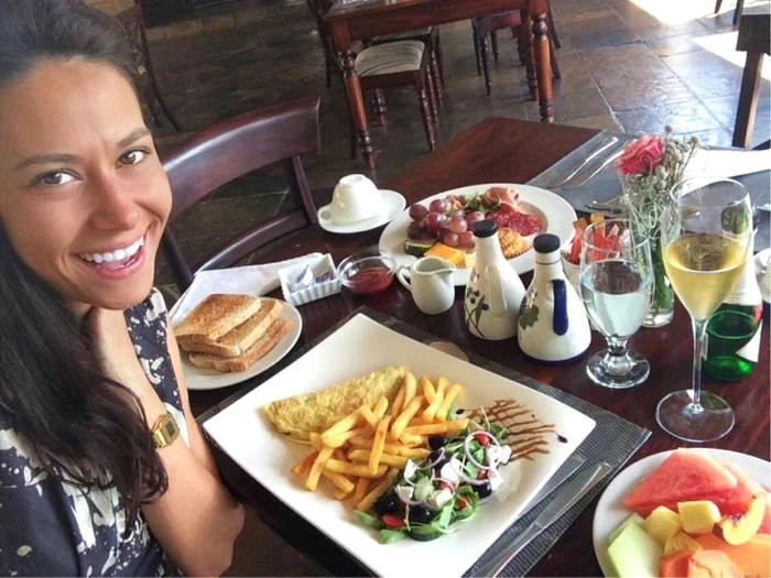 Andreea e fericită că acum poate să mănânce ce vrea şi cât vreaFoto: Facebook