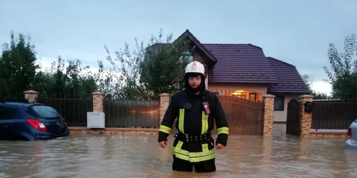 Inundaţii în cartierul braşovean Stupini FOTO ISU Braşov