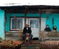 Familie in prispa casei T jpg