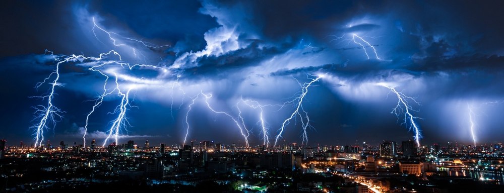 Alertă meteo: cod galben de furtună în șapte județe. Vânt puternic în Dobrogea