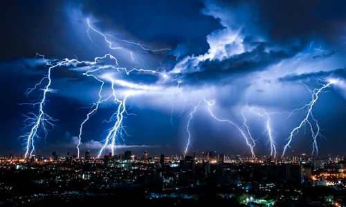 furtuna fulgere meteo vreme FOTO Shutterstock