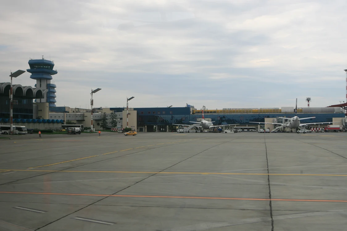 "Un aeroport e un oraş"   dialog cu Valentin IORDACHE jpeg