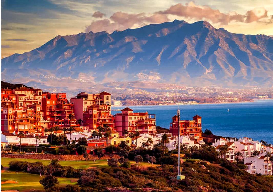 San Luis de Sabinillas, o destinație perfectă pentru primăvară.
