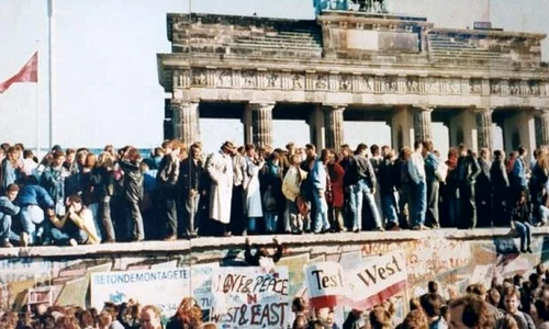 Locotenentul care a deschis Zidul Berlinului: „Când am văzut masele de est germani, am ştiut că aveau tot dreptul să treacă” jpeg