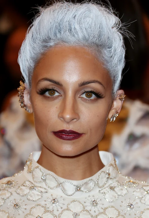 
    Lui Kelly Osbourne îi vine de minune acest look!foto: Hepta  