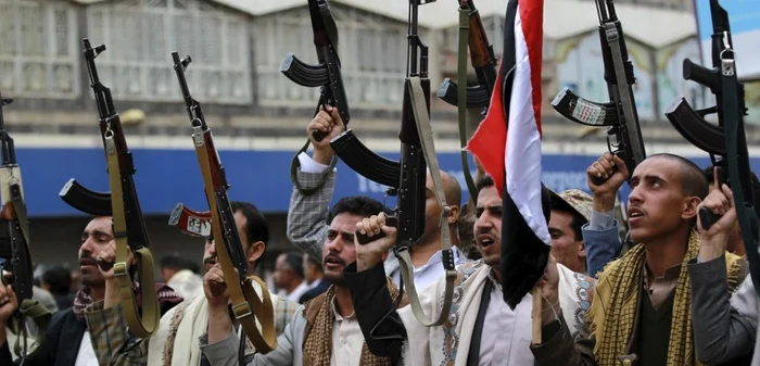 O coaliţie de zece state, coordonată de Arabia Saudită, a efectuat în ultimele zile  sute de raiduri aeriene împotriva insurgenţilor din Yemen şi pregăteşte o invazie terestră pentru apărarea preşedintelui yemenit Abdrabbuh Mansour Hadi FOTO AP