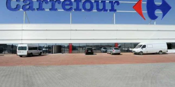 hipermarketul Carrefour îşi aşteaptă clienţii cu reduceri mari