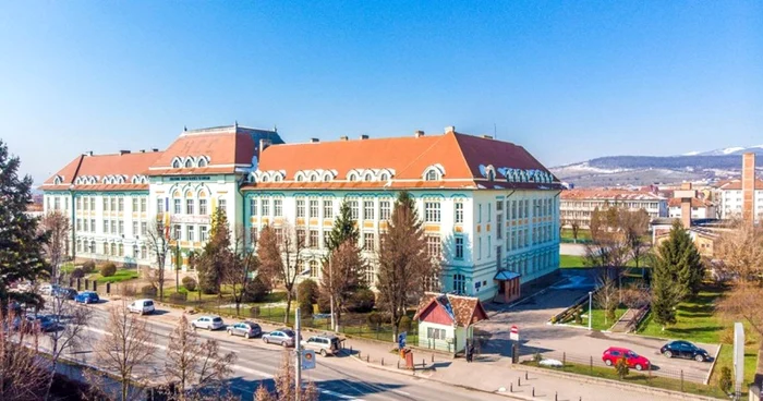 Conferinţa are loc la Colegiul ”HCC” din Alba Iulia