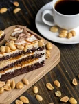 Tort cu crema de branza, caramel si alune  Sursa foto shutterstock 2174052631 jpg