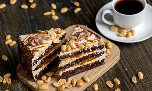 Tort cu crema de branza, caramel si alune  Sursa foto shutterstock 2174052631 jpg