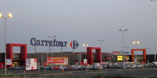 Hypermarketul are oferte atrăgătoare 