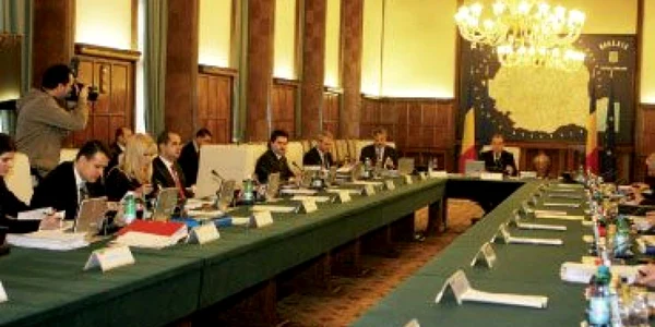 Premierul a convocat miniştrii la Palatul Victoria în week-end