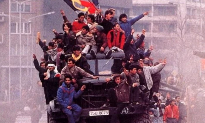 Cum s a falsificat discursul istoric cu televizorul în 1989 jpeg