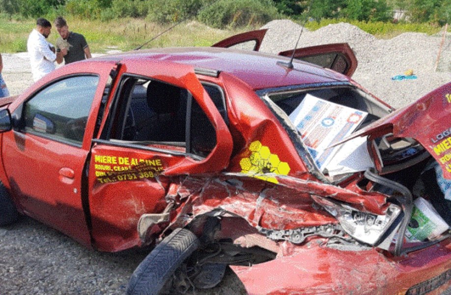 Cinci persoane, printre care şi doi copii, rănite în urma unui accident produs pe DN2F în județul Vaslui
