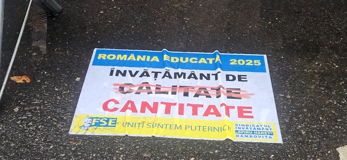 Unul dintre mesajele afișate la protestele din 18 august. FOTO Facebook FSE „Spiru Haret”