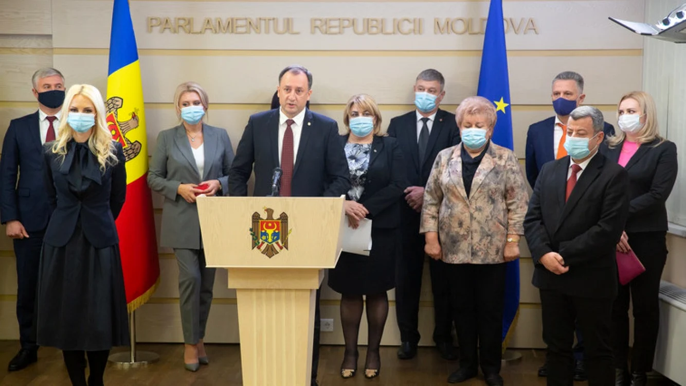 Deputaţii din Platforma Pentreu Moldova, cotrolaţi de deputatul fugar Ilan Şor, condamant de prima instanţă în dosarul fraudelor bancare.