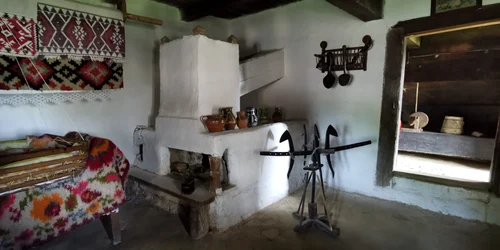 intriorul casei taranesti (8) jpeg