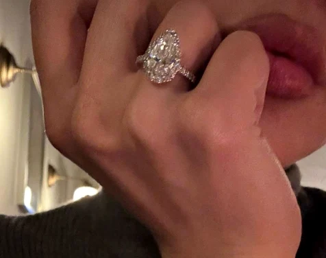 Inelul cu care Cristina Ich a fost cerută în căsătorie / Foto: Instagram