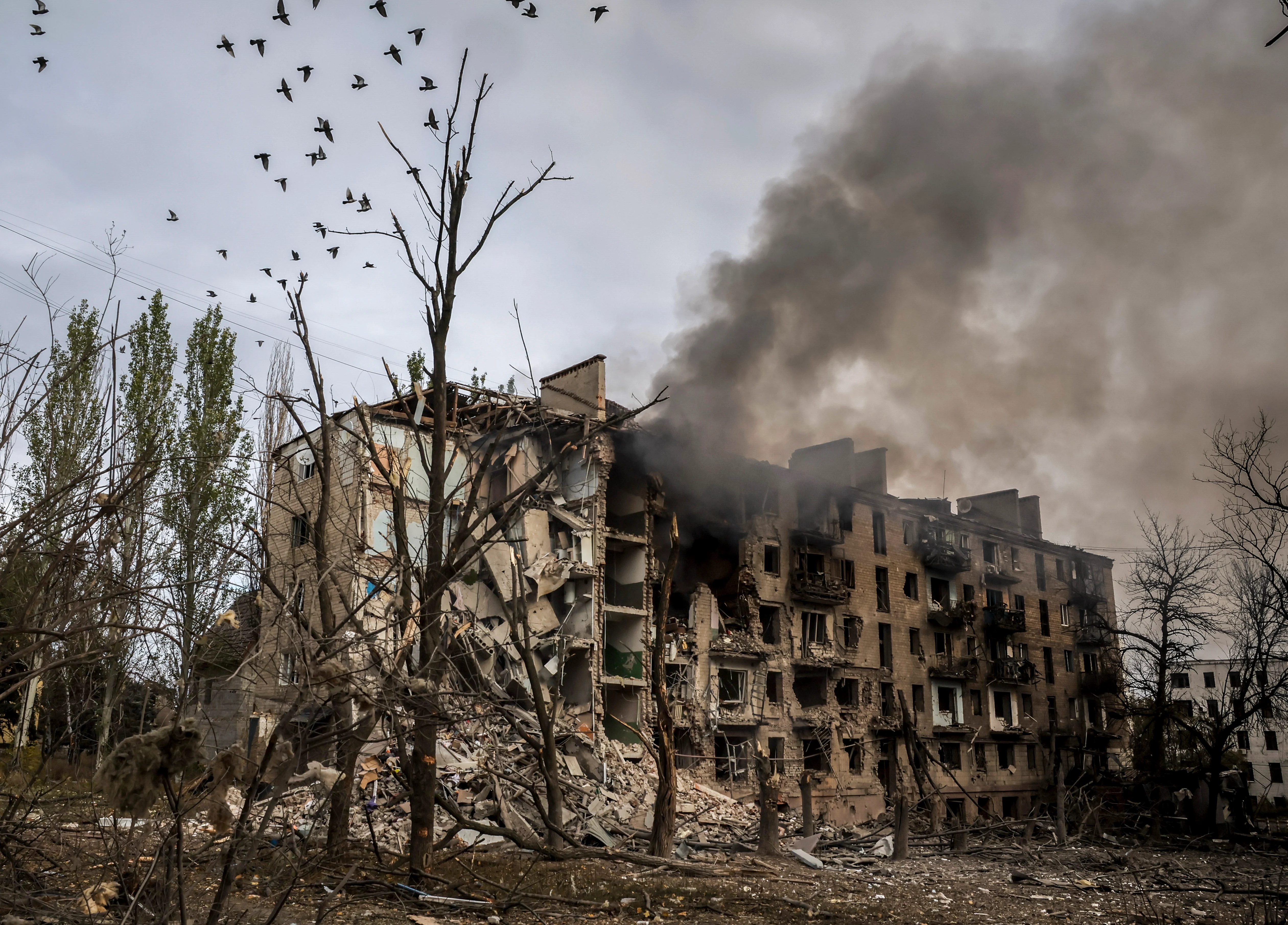 Rusia bombardează puternic linia frontului, punând presiune pe orașele din prima linie