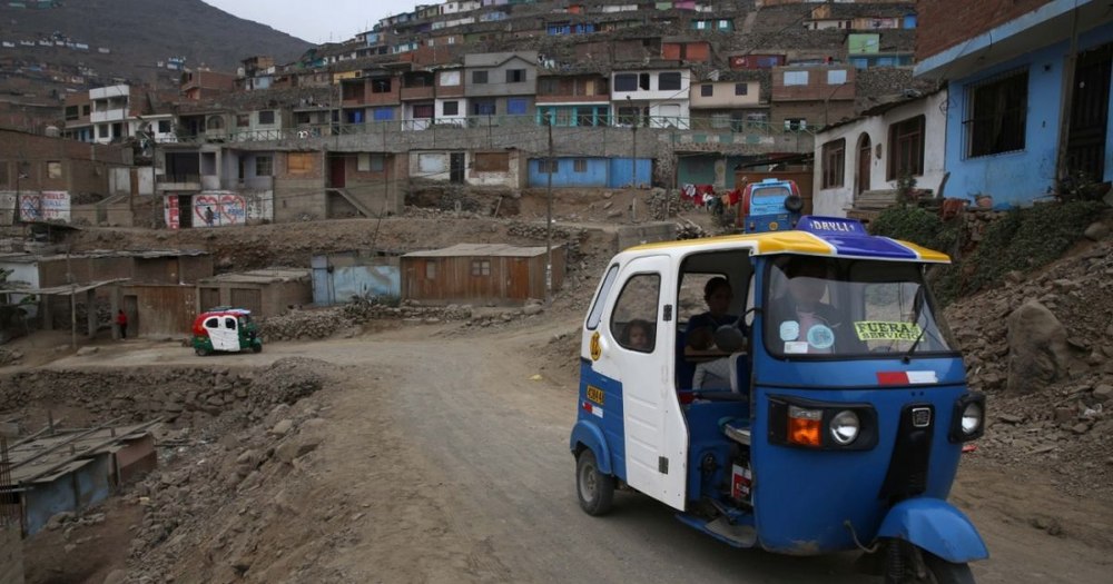Peru: Hoţi ghinionişti, căutaţi de poliţie după ce au furat dintr-un magazin doar pantofi pentru piciorul drept