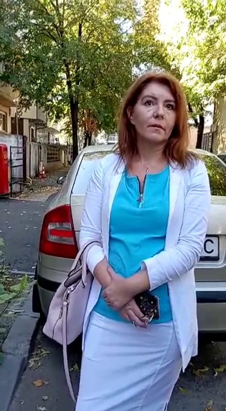 Asistenta a cărei firmă are de recuperat prejudiciul de la firma Oanei Zăvoranu a așteptat pe trotuar intervenția executorului și a Poliției