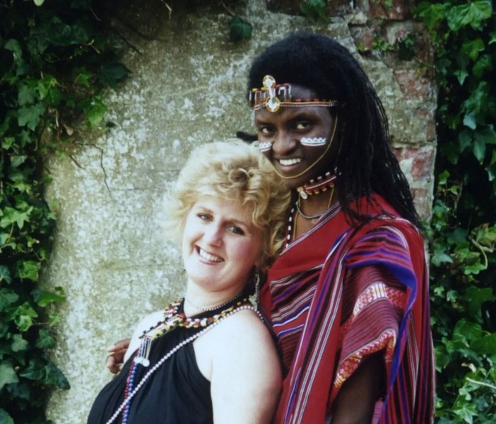 Coafeza care și-a părăsit soțul și cei 3 copii pentru un războinic Masai, după o vacanță în Kenya. Cum s-a terminat povestea