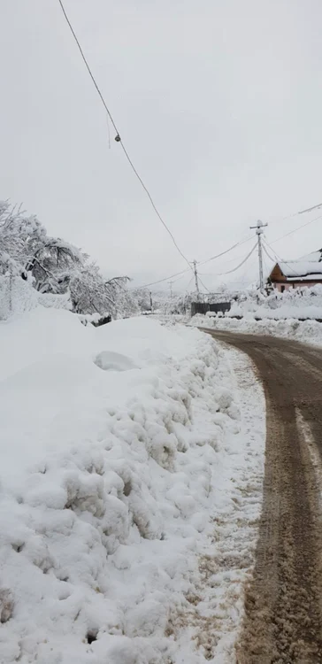 Aşa arată Roşia de Amaradia în urma ninsorilor