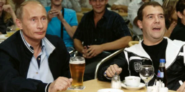 Putin şi Medvedev, un tandem camaraderesc
