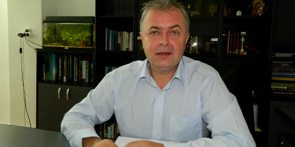 "Oricând aş putea să ajut cu sfaturi, am şi promis asta"