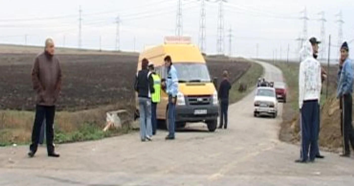 Galati: Un microbuz şcolar plin cu copii a fost implicat îîntr-un accident rutier