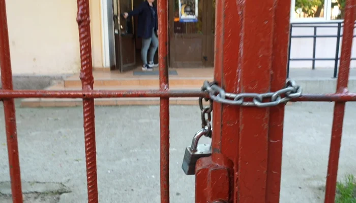 Una dintre intrările Școlii Generale 16 din Timișoara FOTO Daniel Dancea