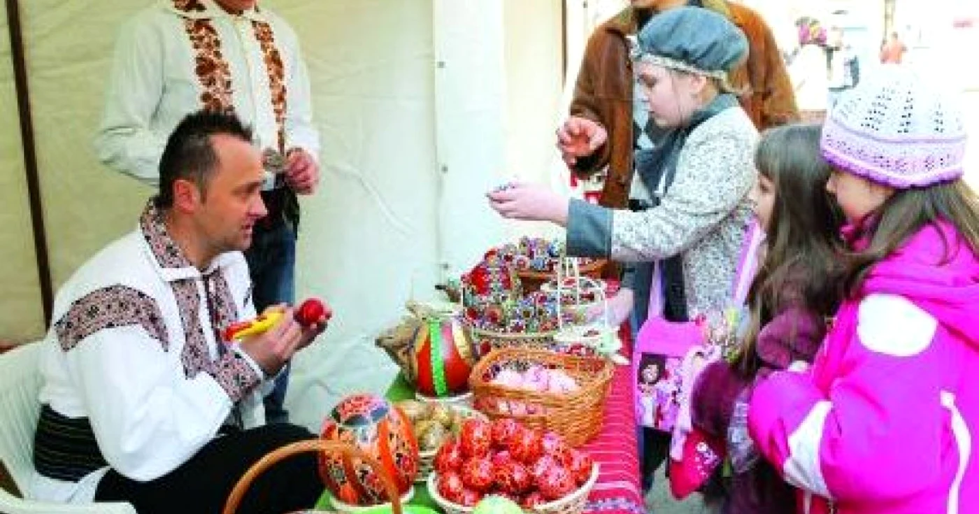 Meşterii populari le vor arăta micuţilor cum se încondeiază ouăle de Paşte