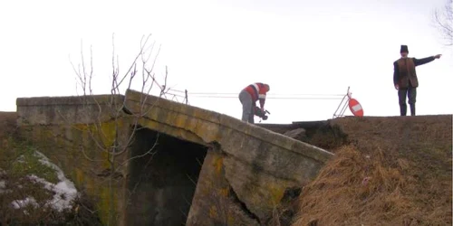 Podul surpat de la Valea Găunoasă FOTO Mihai Stama