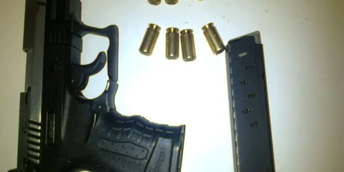 Pistolul confiscat